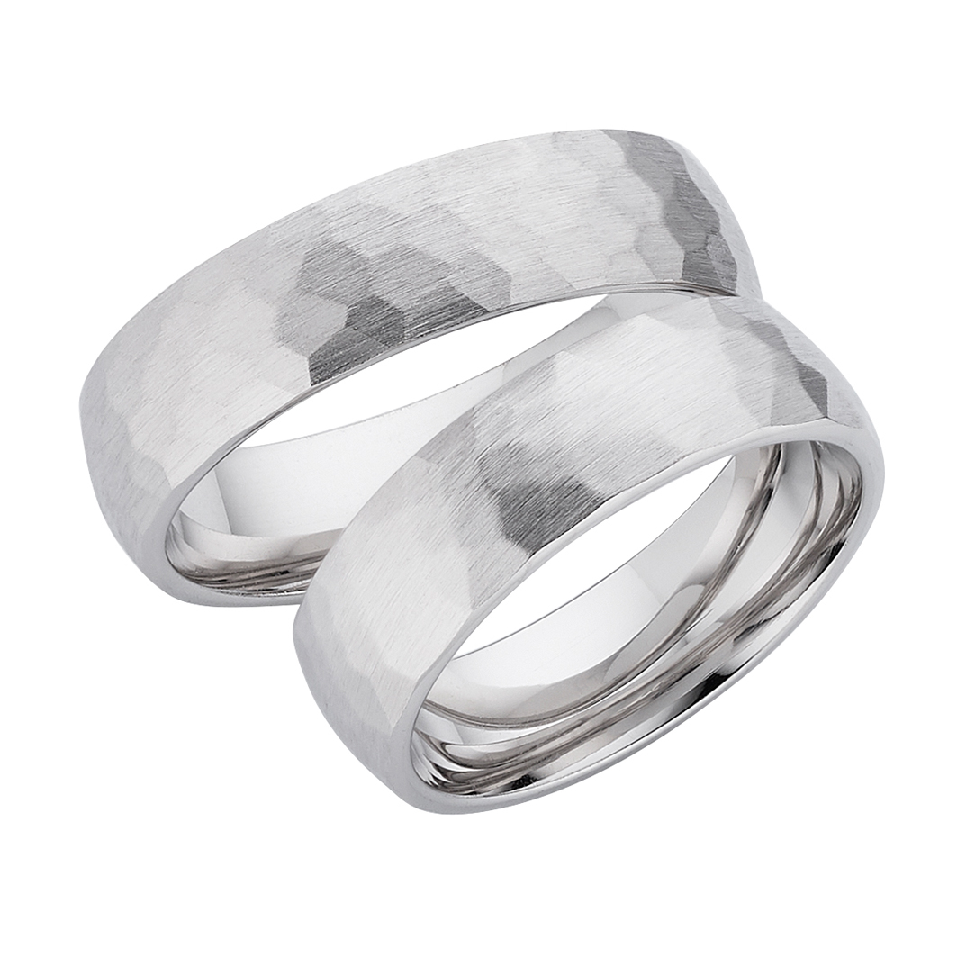 Trauring Weißgold einfarbig gehämmert mit Brillant (TWTL 18)